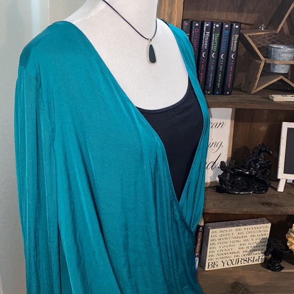 Long sleeve plunge blouse - Picture 3 of 7